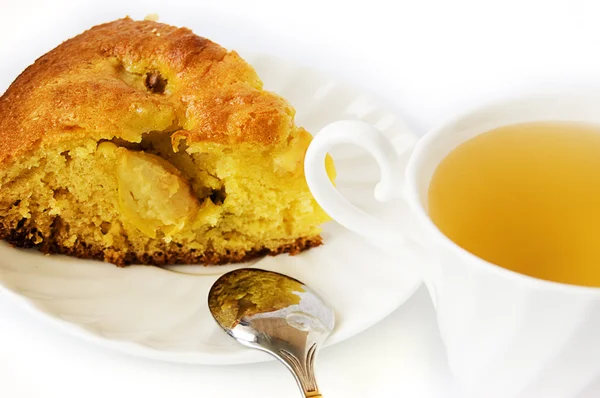 Jablečný koláč a zelený čaj — Stock fotografie