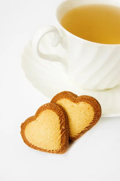 Herbata i serce w kształcie ciastka — Zdjęcie stockowe
