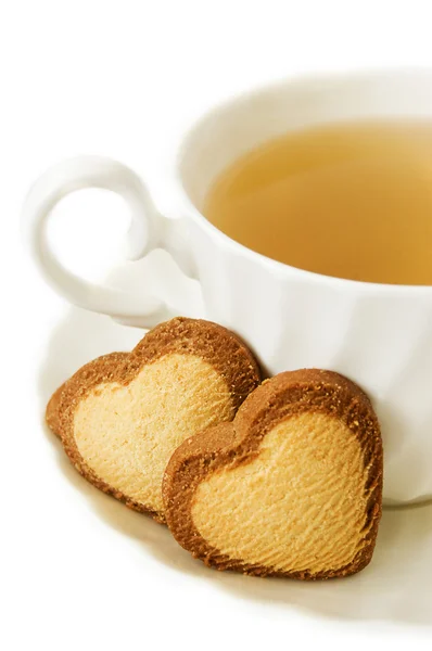 Зеленый чай и печенье в форме сердца — стоковое фото