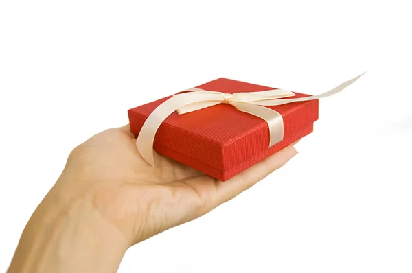 Confezione regalo rossa in mano — Foto Stock