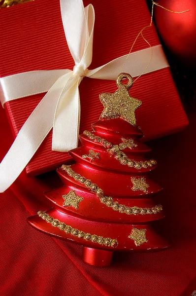 Gift box and Christmas tree — Stock Photo, Image