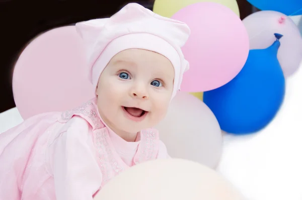 Menina bebê em rosa com balões — Fotografia de Stock