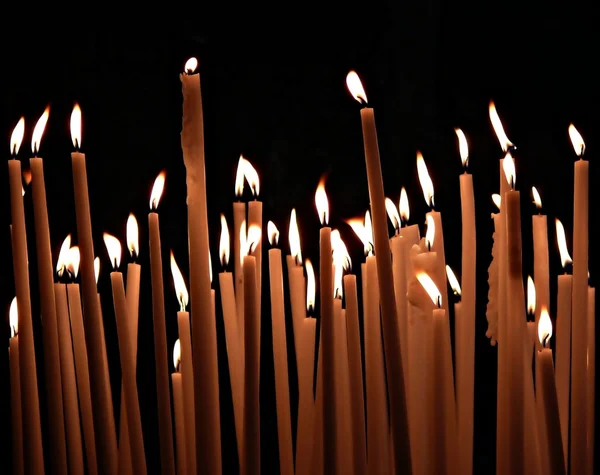 Bougies dans l'église Photo De Stock