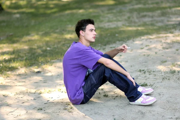 Young man in a lilac shirt with a cigarette — Stock Photo, Image