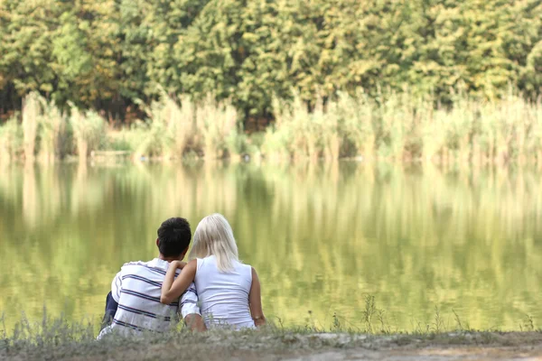 Couple of young on the lake — Stock Photo, Image