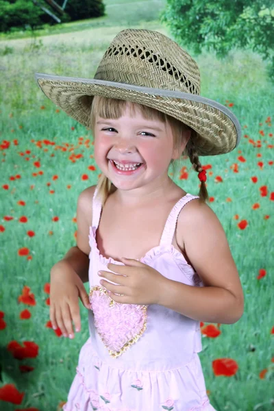 Śmiejąca się dziewczyna w słomkowym kapeluszu — Zdjęcie stockowe