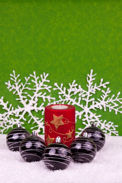 Vela de Natal e bolas — Fotografia de Stock
