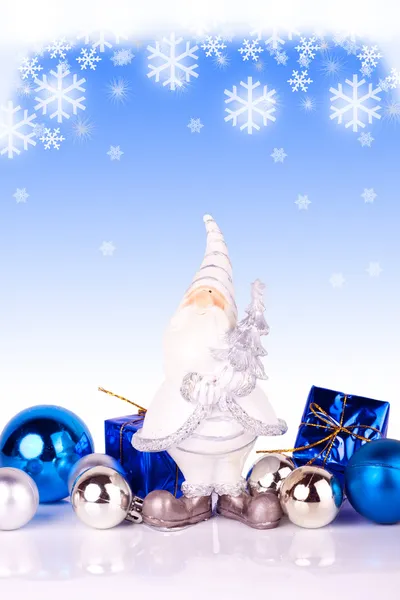 Santa σε μπλε φόντο με νιφάδες χιονιού — Φωτογραφία Αρχείου