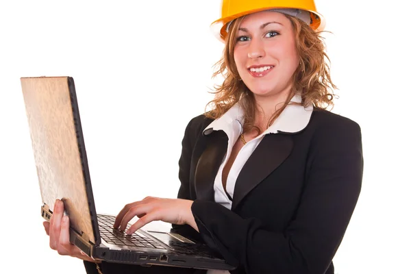 Empresária com capacete e laptop — Fotografia de Stock
