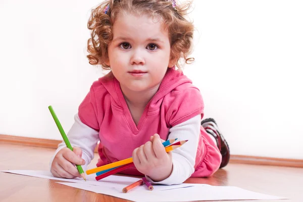Cute girl is drawing — Stock Photo, Image