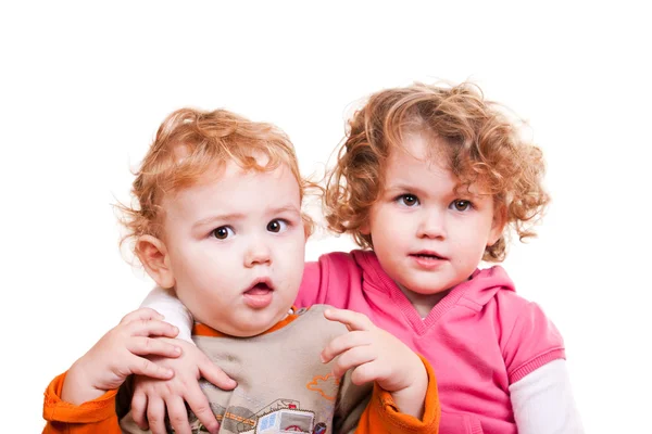 Erkek bebek ve küçük kız — Stok fotoğraf