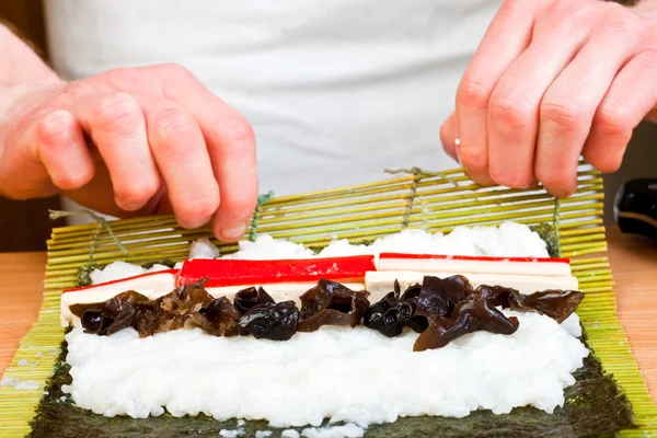 Роллинг суши — стоковое фото