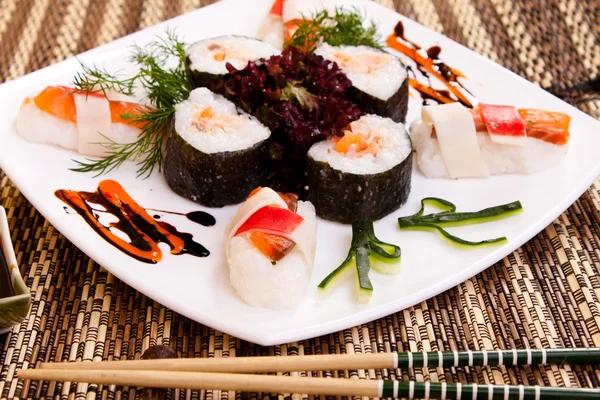 Sushi con decoración —  Fotos de Stock