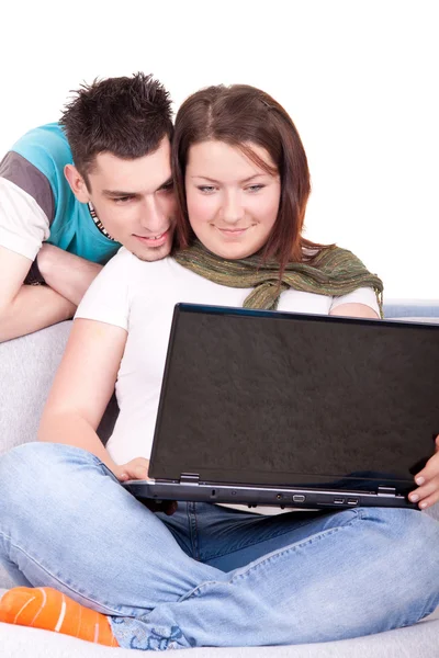 Bilgisayarlı genç çift — Stok fotoğraf