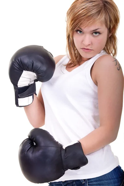 Mulher com luvas de boxe ameaçadora — Fotografia de Stock