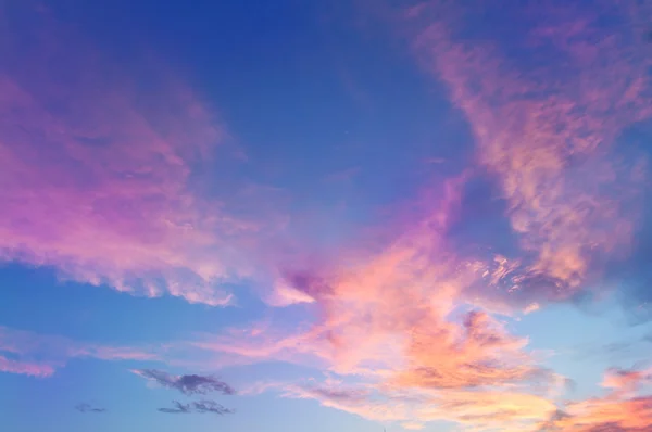 Himmel voller Wolken — Stockfoto