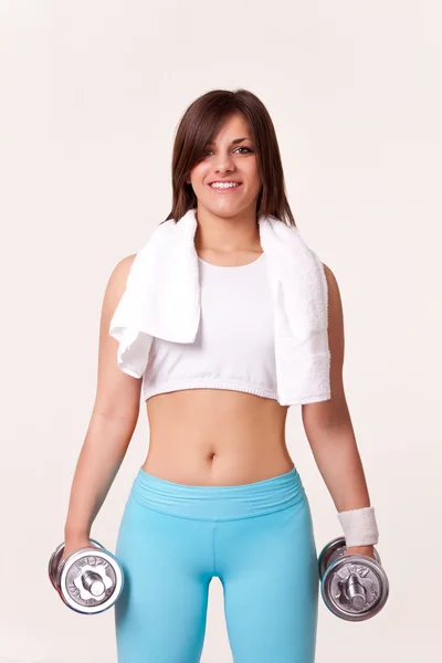 Joven mujer haciendo ejercicio con pesas — Foto de Stock