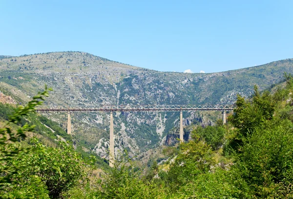 Mountain bridge — Stock Photo, Image