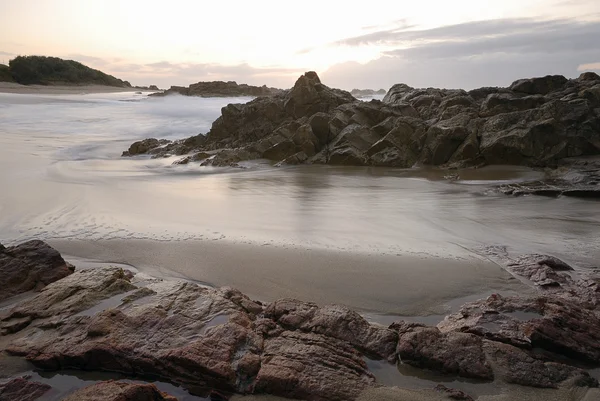 Kayalık sahil — Stok fotoğraf