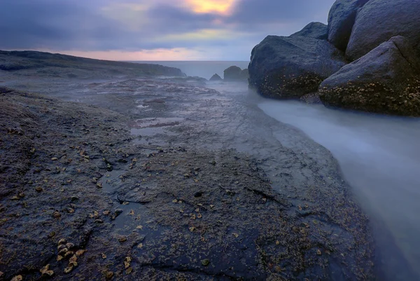 Rocks with a calm blue sea — Stock Photo, Image