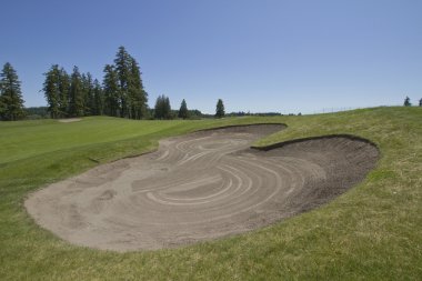 Bayrak direği marker golf sahası üzerinde