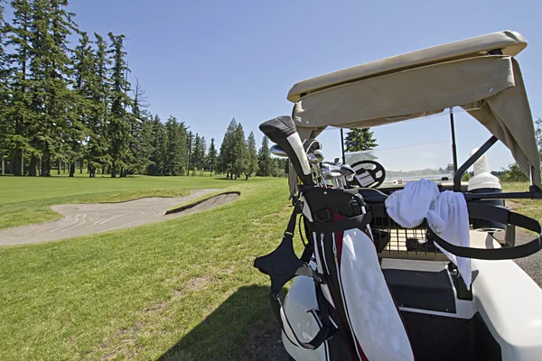 Vlag pool marker op golfbaan — Stockfoto