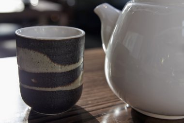 Japon çaydanlık ve 2 çay fincanı