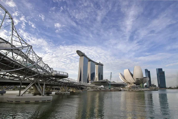 Helix Köprüsü ile Singapur manzarası — Stok fotoğraf