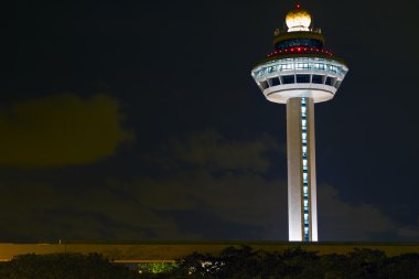 Changi Havaalanı denetleyicisi kule, gece