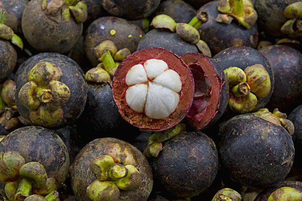 Fruta de mangostão roxo — Fotografia de Stock