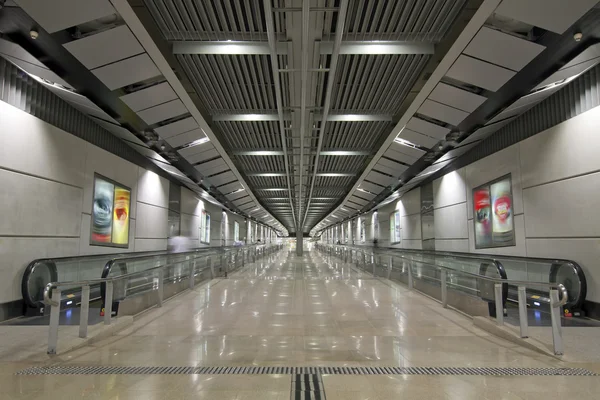 Escalators in Underground Tunnels 2 — Stock Photo, Image