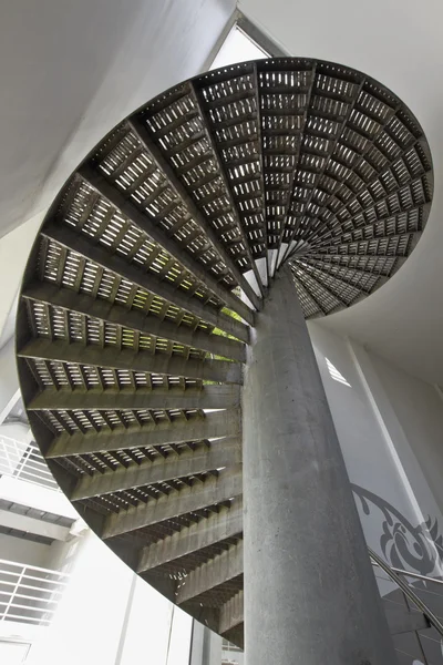 Sob a Escadaria Espiral — Fotografia de Stock