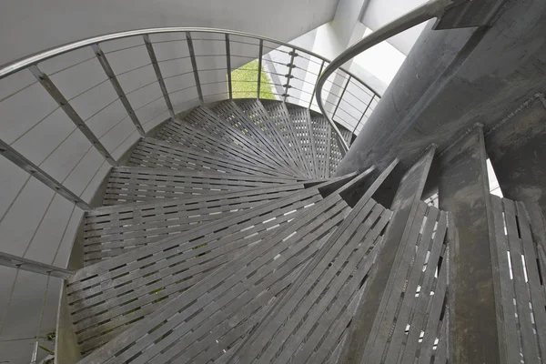 금속 나선형 계단 — 스톡 사진