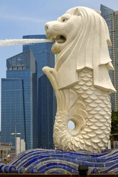 Merlion statyn av Singaporefloden — Stockfoto
