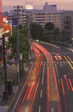 Şehirde gece trafiği