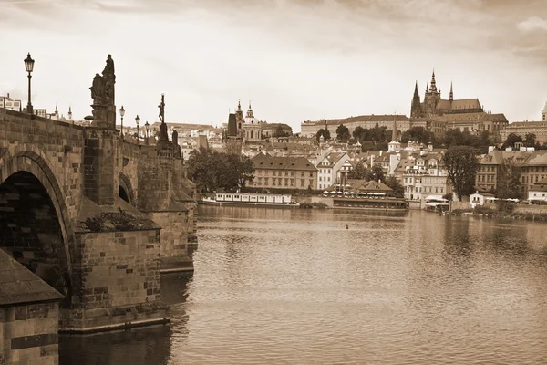 カレル橋、プラハの彫像 — ストック写真