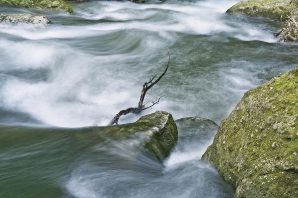 Água torrente — Fotografia de Stock