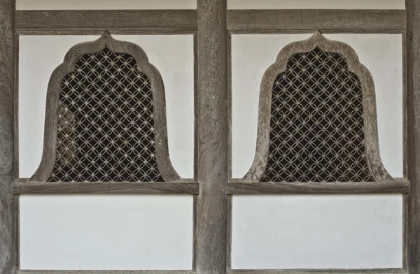 Традиционные окна — стоковое фото