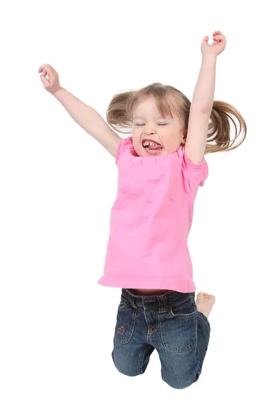 Entzückendes kleines Mädchen, das in die Luft springt. isoliert auf — Stockfoto