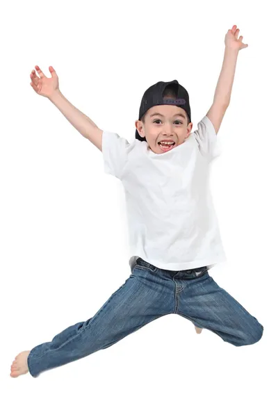 Piccolo ragazzo che salta su uno sfondo bianco isolato — Foto Stock