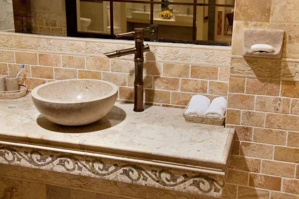 大理石浴室的水槽 — 图库照片