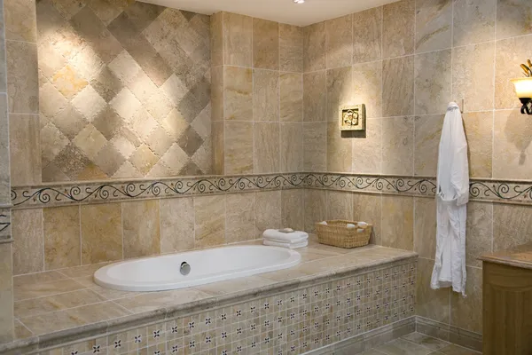 Luxuriöses modernes Badezimmer — Stockfoto