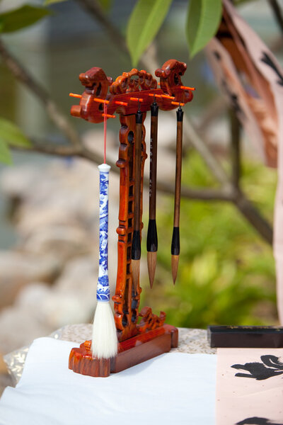 Китайские письменные кисти и чернильный камень
