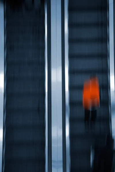 Mouvement flou sur l'escalator — Photo