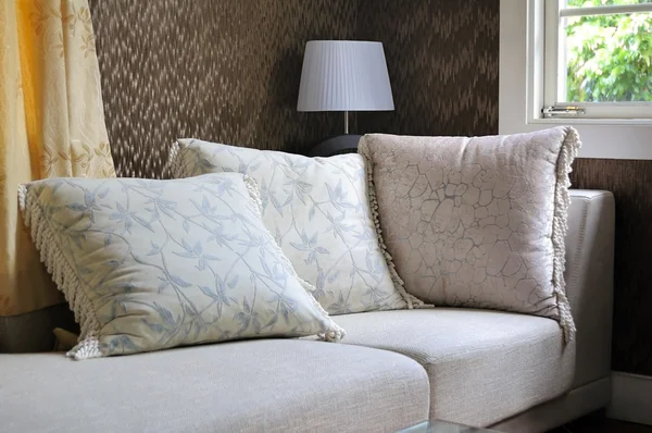 Travesseiro almofadas no sofá — Fotografia de Stock