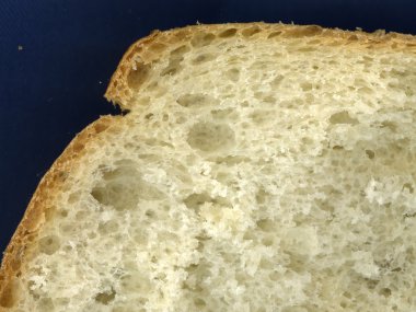 Beyaz ekmek ve ekmek kırıntısı