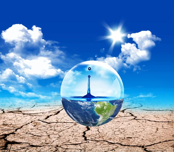 Aarde in een water-zeepbel — Stockfoto