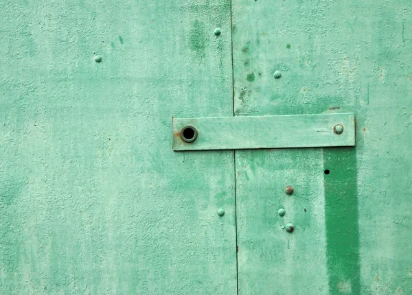 Garaj kapısı eski paslı kilit — Stok fotoğraf