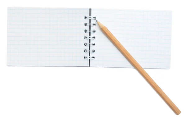 Cuaderno abierto en blanco y un lápiz amarillo — Foto de Stock