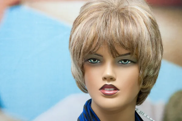 Dummy in a wig — Stock Photo, Image